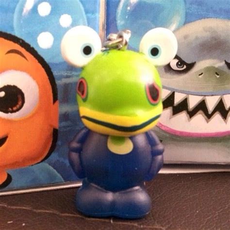 A look at the Finding Nemo Jr. series Chaser Vinylmation, Blenny (Photo ...