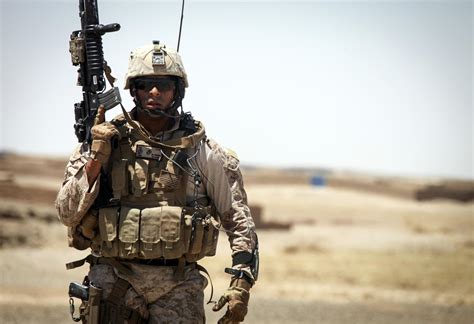 Marines in Combat Wallpaper - WallpaperSafari