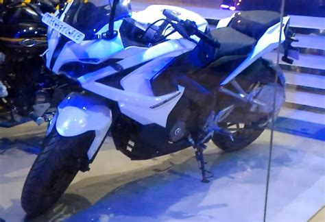 Bajaj Pulsar RS200 Spotted in White Color