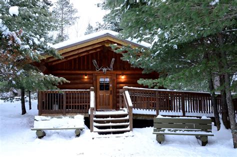 7 reasons to book a winter stay at Quetico’s Log Cabin