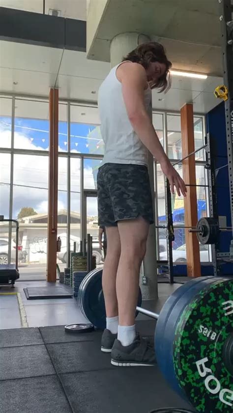 Deadlift form check (looks pretty sketchy) : r/formcheck