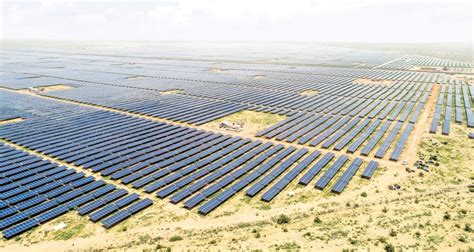 Seven of the Largest Solar Power Parks in the World