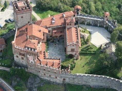 ESTATE OF THE DAY: Now You Can Buy A 30-Bedroom, Medieval Castle In ...