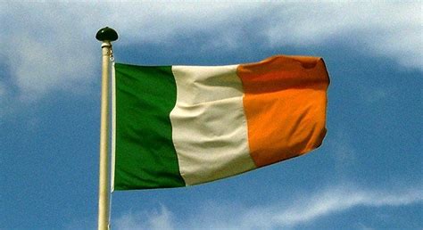 The Irish flag MEANING and the POWERFUL story behind it