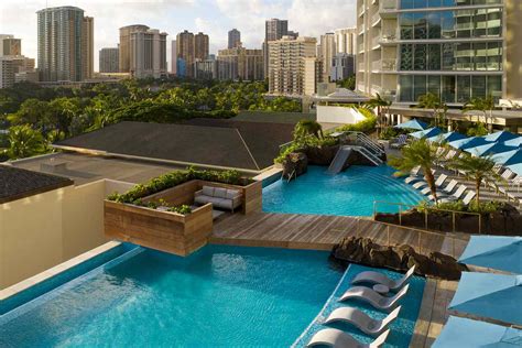 This Popular Hawaii Resort Has New Deals for Foodies, Families, and ...