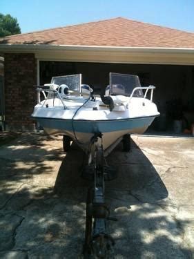 17ft Tri hull boat, motor, trailer.... 1,800 OBO for Sale in Marrero ...