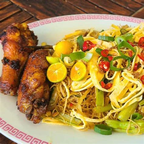 Bihun Goreng w Fried Chicken - Delivery Momma