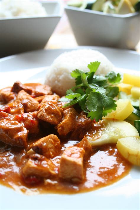 Slow Cooker Chicken Curry - The Magical Slow Cooker