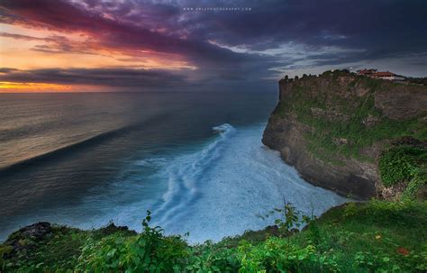 uluwatu sunset - Living + Nomads – Travel tips, Guides, News & Information!