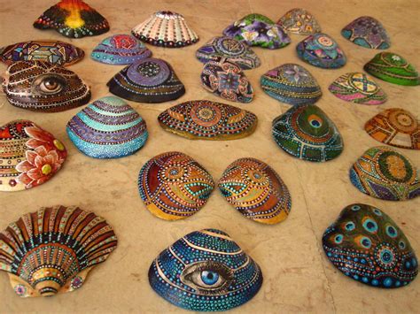 Hand painted shells. From Jaba. Mehr Seashell Painting, Seashell Art ...