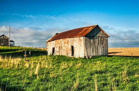 Landscape with Weathered Barns and Fields · Free Stock Photo