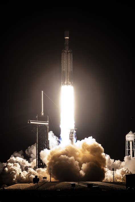 SpaceX Falcon Heavy Rocket Deploys Massive Satellite - Bloomberg