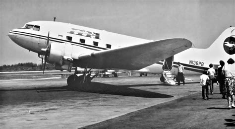 Douglas DC-3 Monument – Museum of Flying