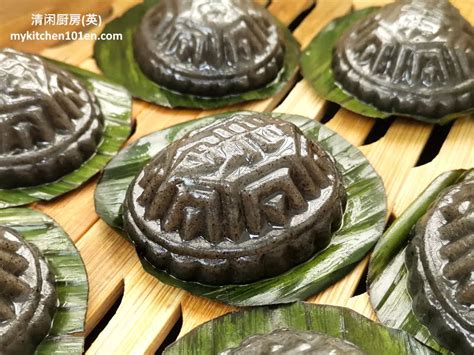 Black Sesame Angku Kuih | MyKitchen101en.com