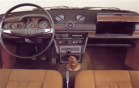 Old Cars Canada: 1980 Lada 1200