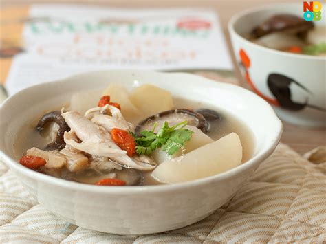 Chicken & Daikon Soup Recipe (Rice Cooker Method)