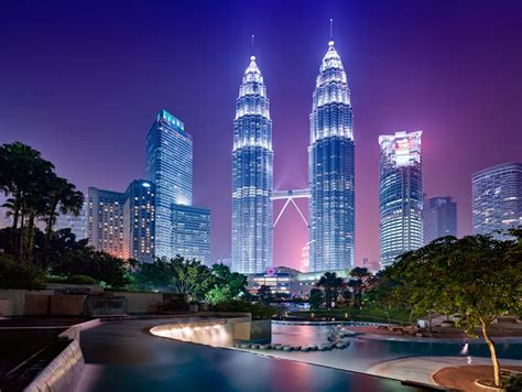 KLCC Park Night Water Fountains Feature Pool Petronas Towers Long ...