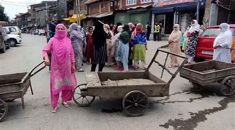 Protest staged in Srinagar against anti-people policies of Indian ...