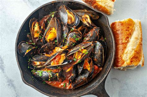 Steamed Mussels in Tomato Sauce Recipe