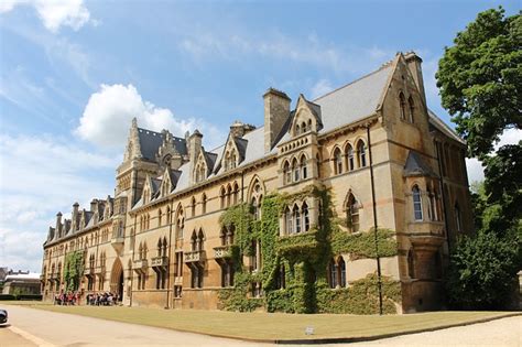 Universitas Oxford Inggris: Jurusan, Beasiswa dan Cara Masuk