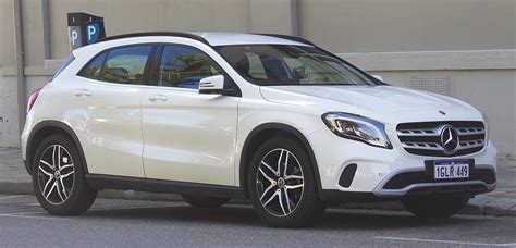 Mercedes-Benz GLA 200 specs, quarter mile, lap times, performance data ...