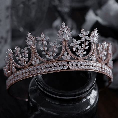 queen crown aesthetic