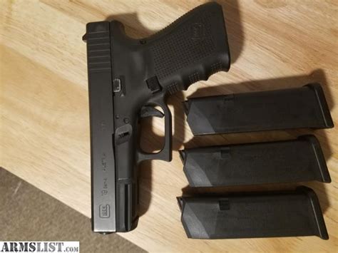 ARMSLIST - For Sale/Trade: Glock 19 Gen 4 with light/laser combo, extra mag