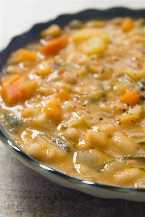 THE BEST WHITE BEAN SOUP | Recipe | Bean soup recipes, Easy soup ...