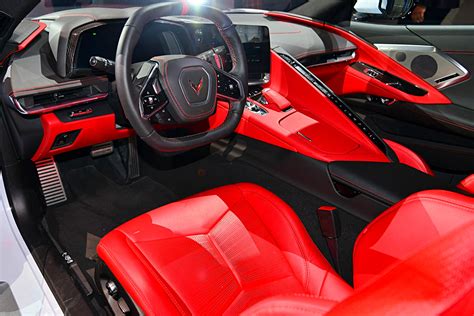 Comparing the New C8 Corvette to the C7 Interior for Comfort