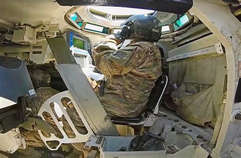 Fascinating Video Shows What It's Like to Operate an M1 Abrams Tank ...