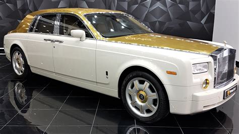 Rolls-Royce Phantom - Gold Roof wrap | WrapStyle