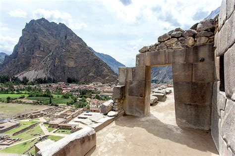 What tourist places are there in Ollantaytambo?