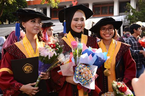 wisuda unpad gel IV 2015_2016 sesi 4 018 – Universitas Padjadjaran