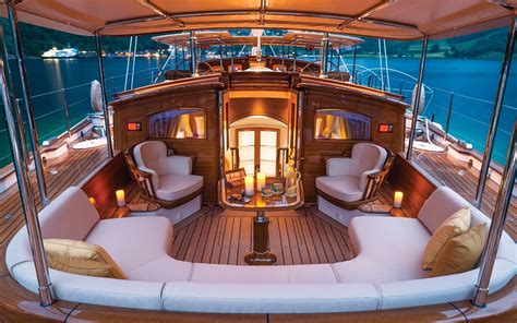 Yacht: WISP - Classic Sloop | Interior do barco, Interior luxuoso iate ...