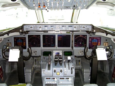 Boeing 717-200 Cockpit - Flight Deck - FlyRadius