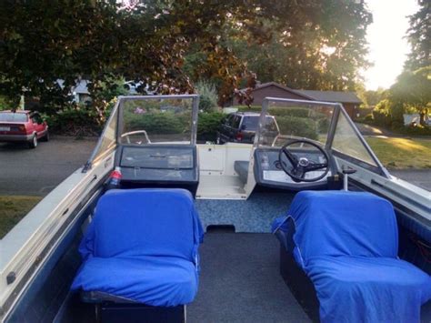 17' Glastron tri-hull boat with trailer and 135hp Johnson outboard ...