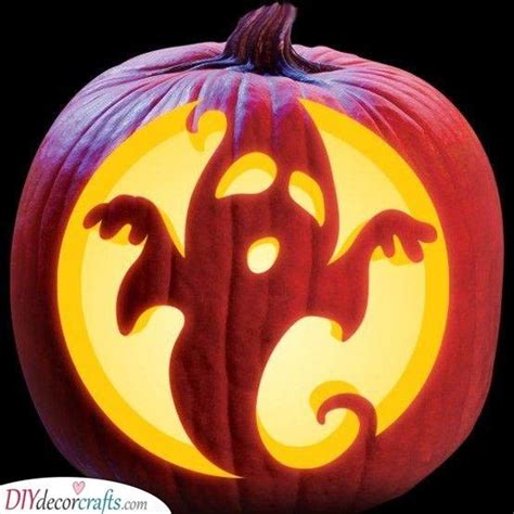 A Scary Ghost - Creative Pumpkin Decorating Ideas | Pumpkin carving ...