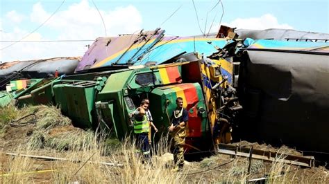 Fiery train crash kills 18, injures more than 260 in South Africa | CBC ...