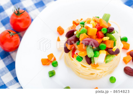 Pasta with vegetables 8654823