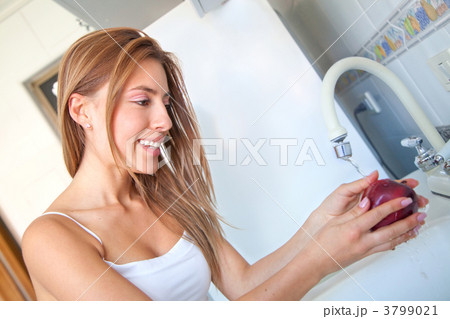 Woman washing an apple 3799021