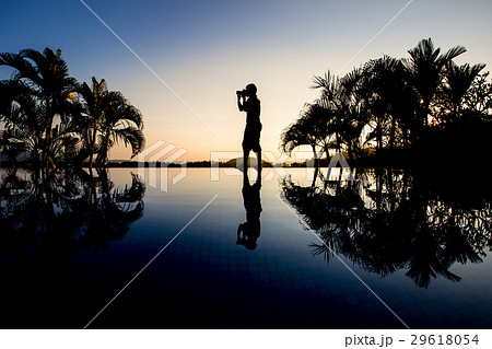 silhouette photographer 29618054