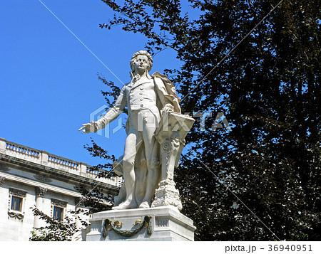 Sculpture of Wolfgang Amadeus Mozart 36940951