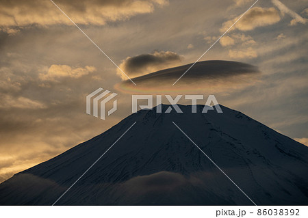 【山梨県】　富士山　傘雲　 86038392