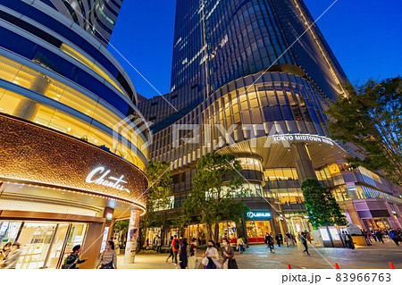 東京　千代田区の都市風景　東京ミッドタウン日比谷の夜景 83966763