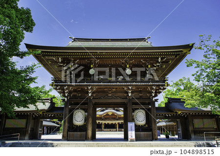 神奈川県　寒川町　寒川神社　神門 104898515