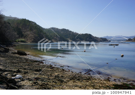 気仙沼大島の養殖いかだ 100947941