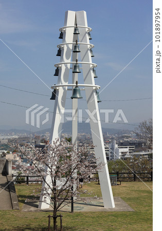 桜の名所、多度津町の桃陵公園のメロディ時計「カリヨン」 101897954