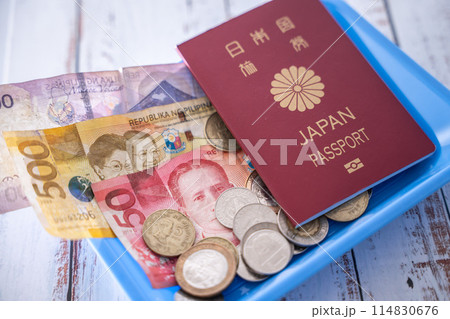 フィリピンの通貨 ペソ 日本 パスポート 旅行 観光 114830676