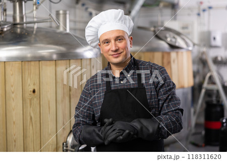 Portrait of cheerful man brewer 118311620