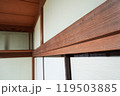 掃除前のアクのついた和室の白木の柱 wooden pillars old lye 119503885